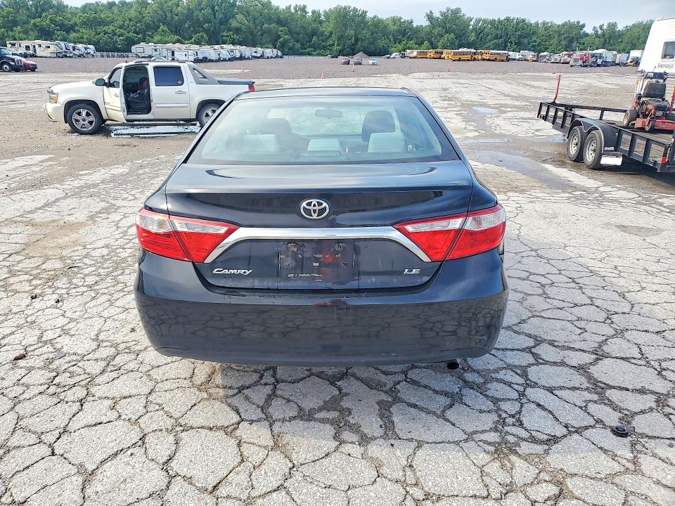 53703936 :رقم المزاد ، 4T4BF1FK3FR493262 vin ، 2015 Toyota Camry مزاد بيع
