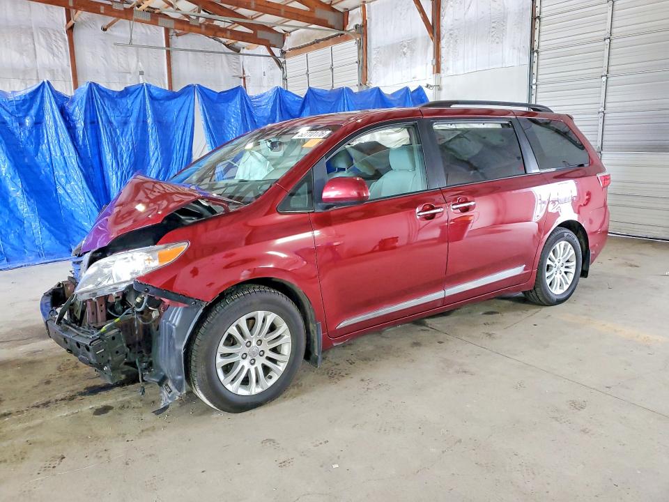 Auction sale of the 2017 Toyota Sienna, vin: 5TDYZ3DC4HS821142, lot number: 52710176