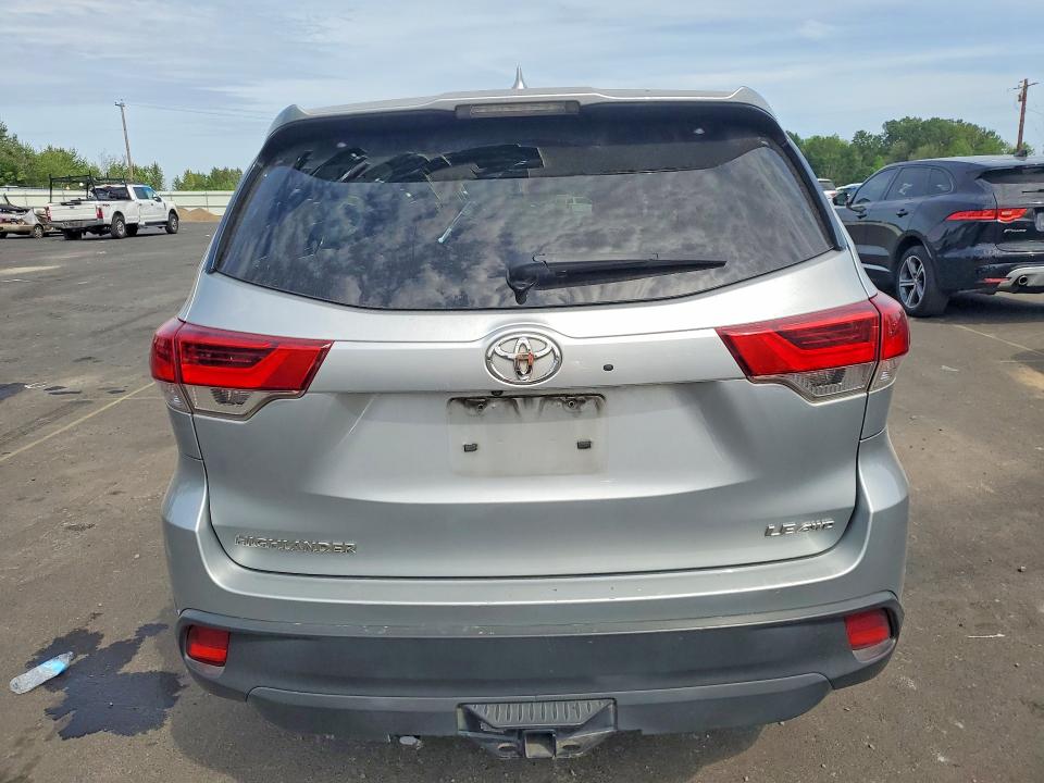 2018 Toyota Highlander მანქანა იყიდება აუქციონზე, vin: 5TDBZRFH3JS865513, აუქციონის ნომერი: 51778696