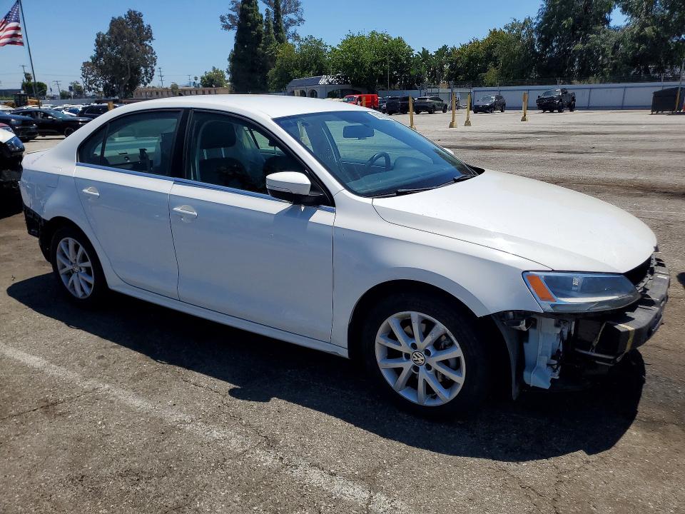 53122686 :رقم المزاد ، 3VWDP7AJ3DM409235 vin ، 2013 Volkswagen Jetta مزاد بيع