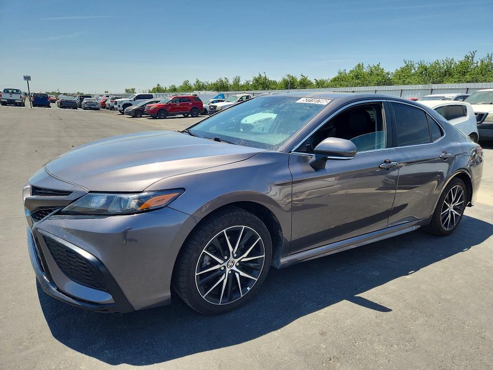 53118796 :رقم المزاد ، 4T1G11AK7NU698202 vin ، 2022 Toyota Camry مزاد بيع