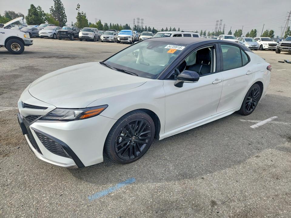 54709916 :رقم المزاد ، 4T1K31AK2NU043238 vin ، 2022 Toyota Camry مزاد بيع