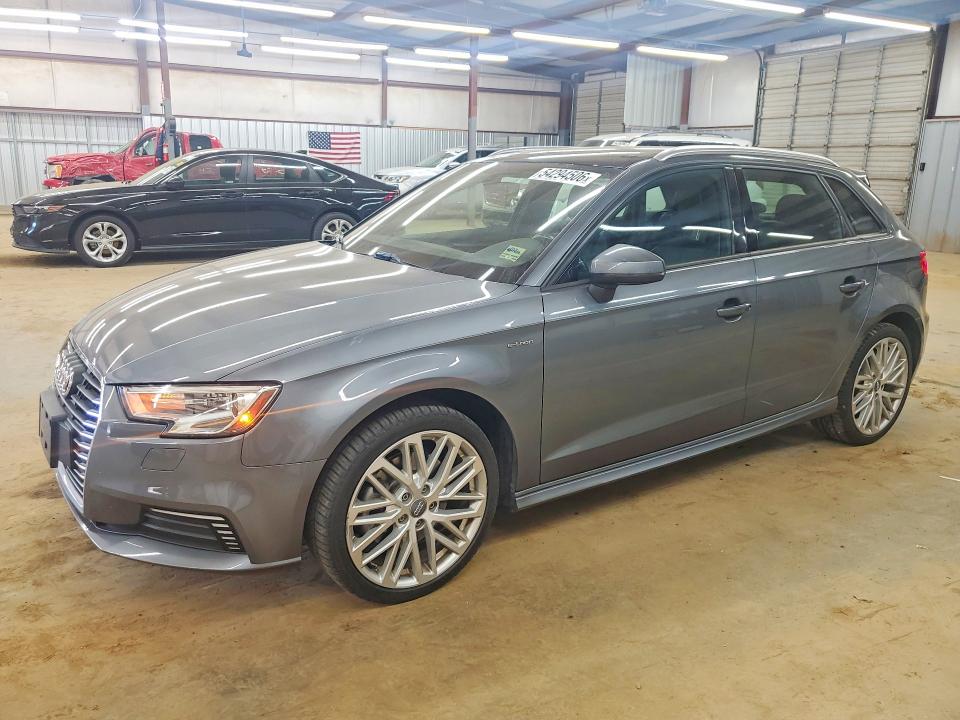 54294506 :رقم المزاد ، WAUUPBFF9JA092285 vin ، 2018 Audi A3 مزاد بيع