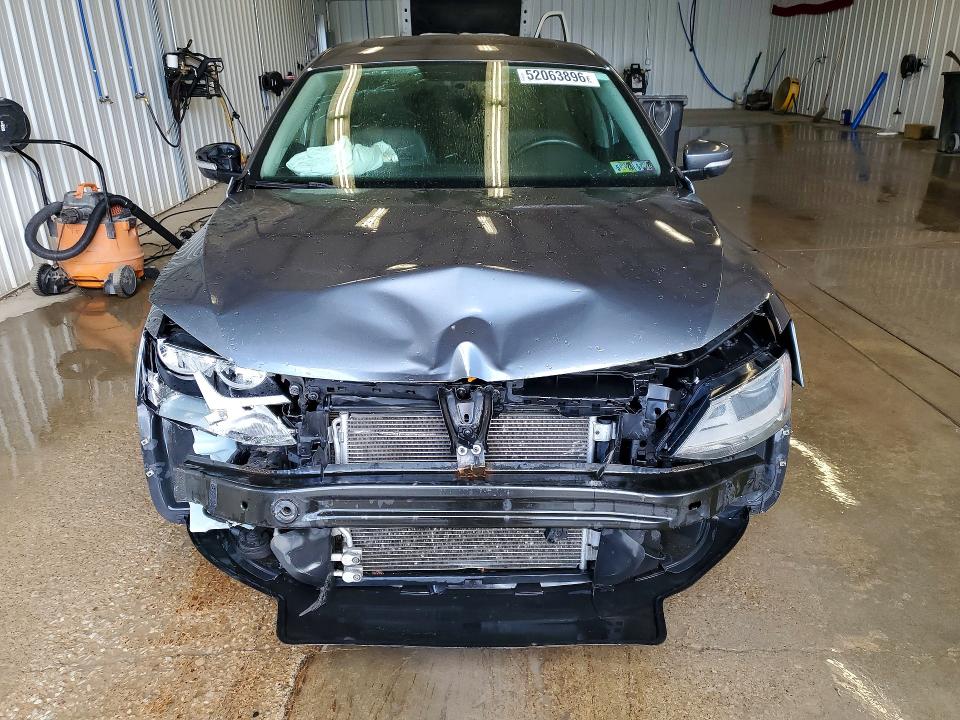 52063896 :رقم المزاد ، 3VWDZ7AJXBM347338 vin ، 2011 Volkswagen Jetta مزاد بيع
