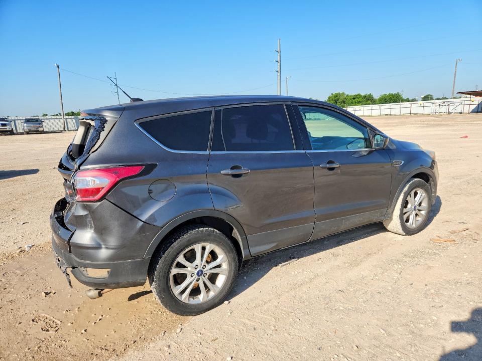 53468576 :رقم المزاد ، 1FMCU0GD6HUF08466 vin ، 2017 Ford Escape مزاد بيع