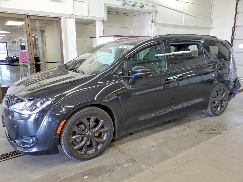 52215296 :رقم المزاد ، 2C4RC1GG6JR165128 vin ، 2018 Chrysler Pacifica مزاد بيع