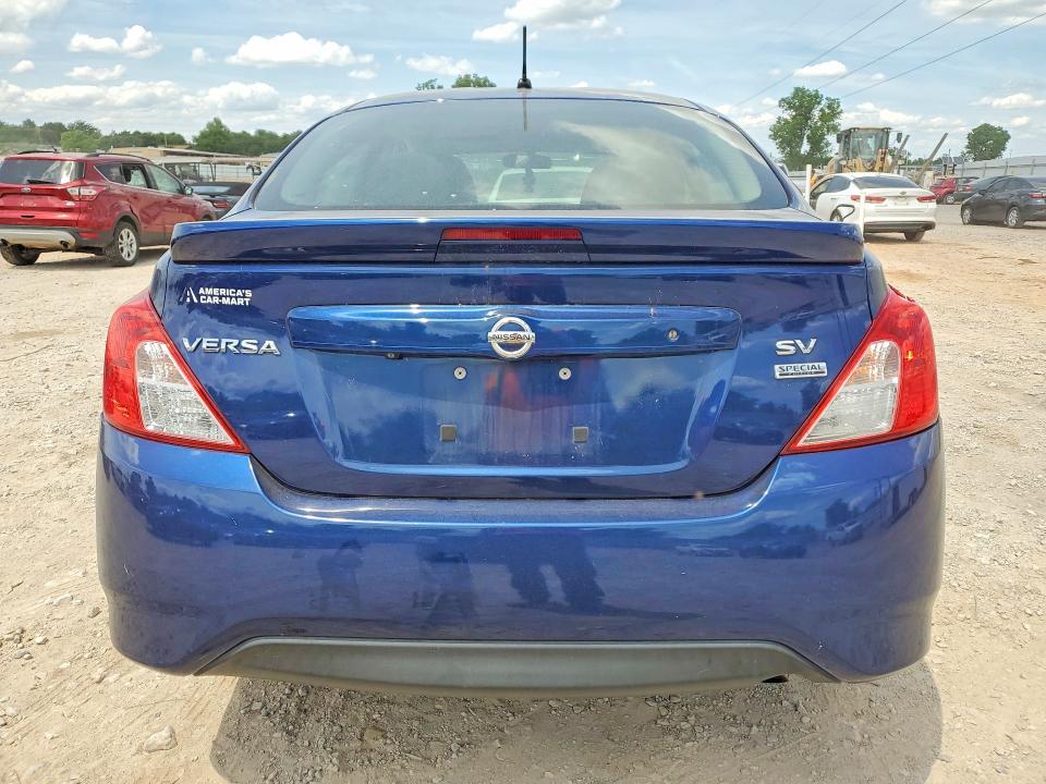 51819056 :رقم المزاد ، 3N1CN7AP8JL884215 vin ، 2018 Nissan Versa مزاد بيع