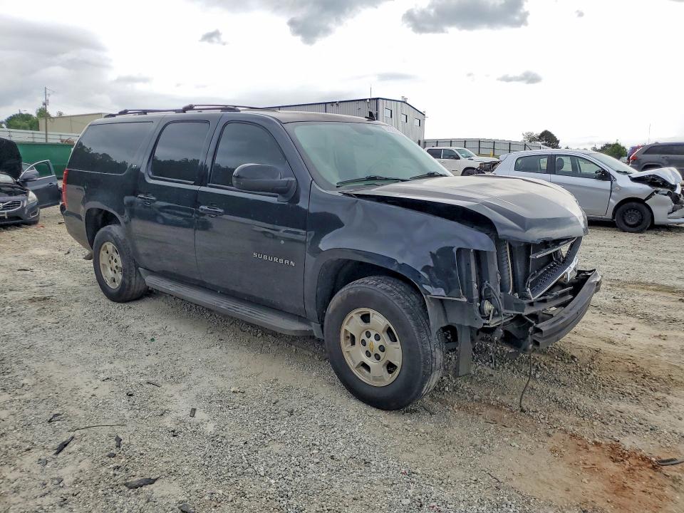 52392736 :رقم المزاد ، 1GNSCJE06BR103945 vin ، 2011 Chev Suburban مزاد بيع