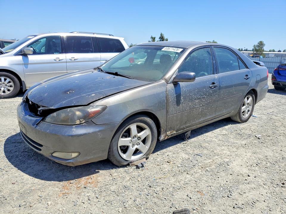 53671426 :رقم المزاد ، JTDBF30K420010723 vin ، 2002 Toyota Camry مزاد بيع
