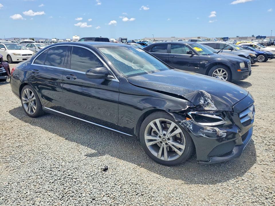 55457586 :رقم المزاد ، 55SWF4JB6JU236721 vin ، 2018 Mercedes-benz C مزاد بيع