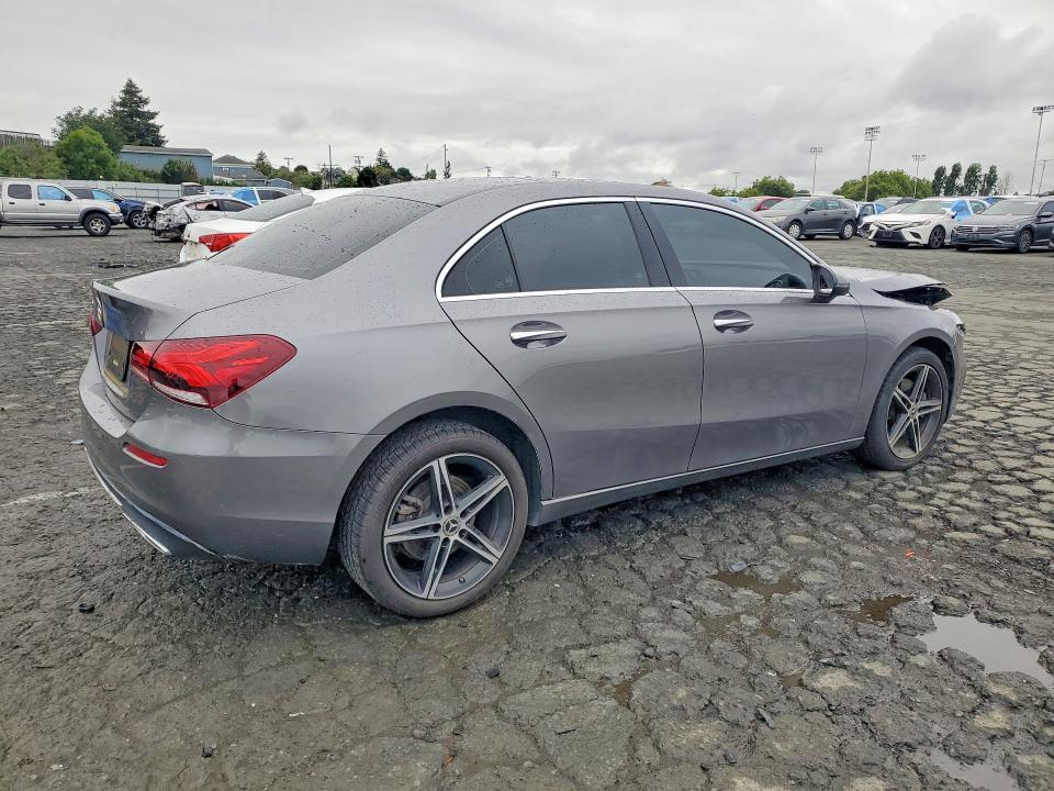 52423106 :رقم المزاد ، W1K3G4EB9MJ316237 vin ، 2021 Mercedes-benz A مزاد بيع