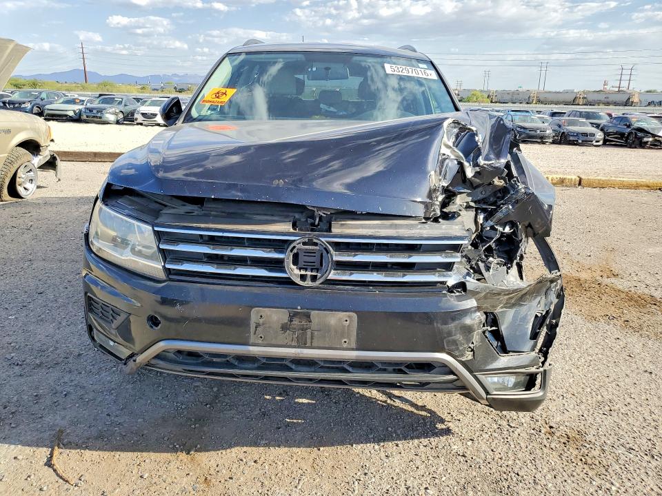 53297016 :رقم المزاد ، 3VV1B7AX7JM027084 vin ، 2018 Volkswagen Tiguan مزاد بيع