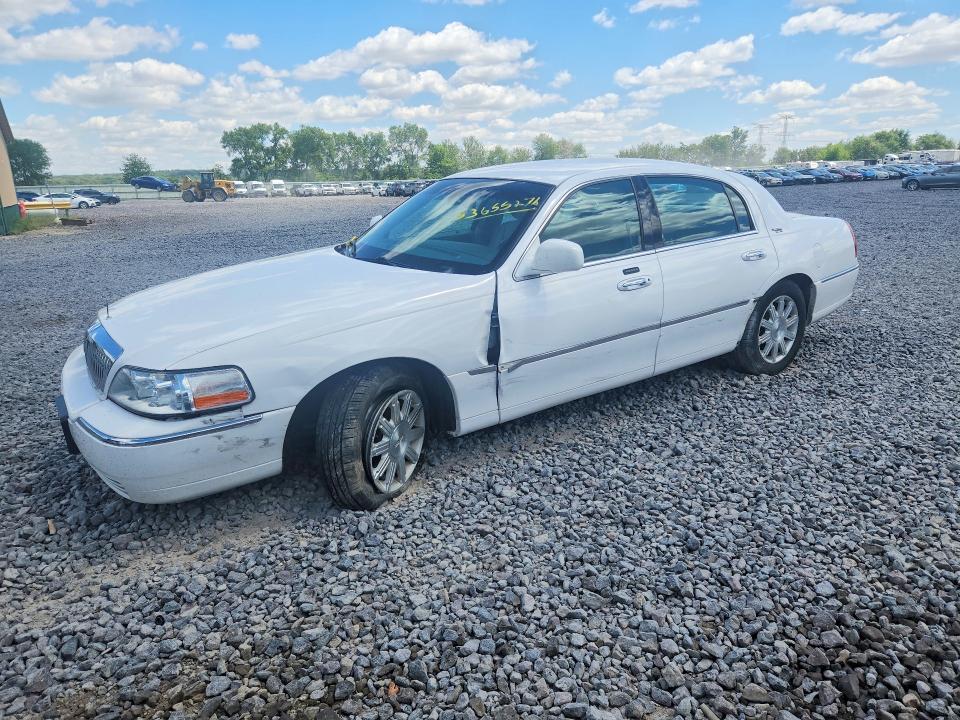 2011 Lincoln Town Car მანქანა იყიდება აუქციონზე, vin: 2LNBL8CV6BX763503, აუქციონის ნომერი: 53655276