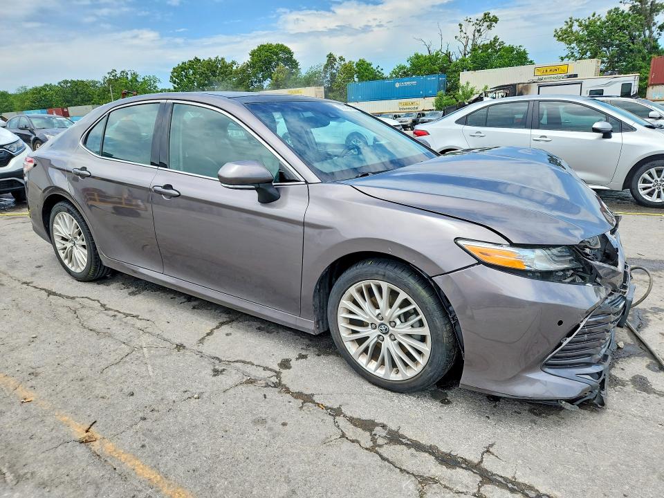 Продажа на аукционе авто 2018 Toyota Camry, vin: 4T1B11HK5JU060542, номер лота: 53272436