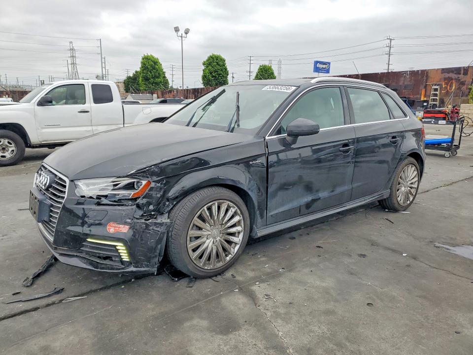53663256 :رقم المزاد ، WAUTPBFFXJA083770 vin ، 2018 Audi A3 مزاد بيع