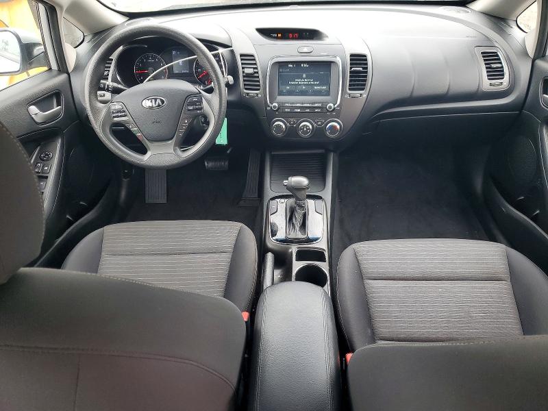 52225316 :رقم المزاد ، 3KPFL4A76JE272968 vin ، 2018 Kia Forte مزاد بيع