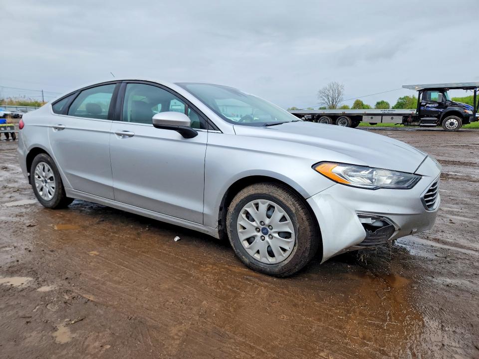 52232916 :رقم المزاد ، 3FA6P0G71KR268072 vin ، 2019 Ford Fusion مزاد بيع