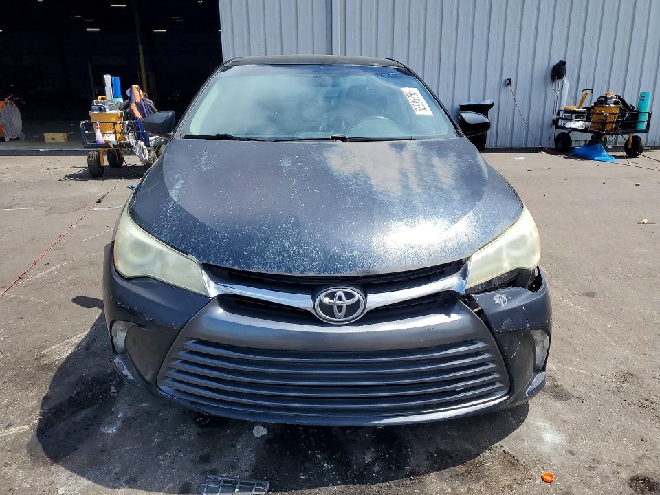 53995266 :رقم المزاد ، 4T1BF1FK5FU886982 vin ، 2015 Toyota Camry مزاد بيع