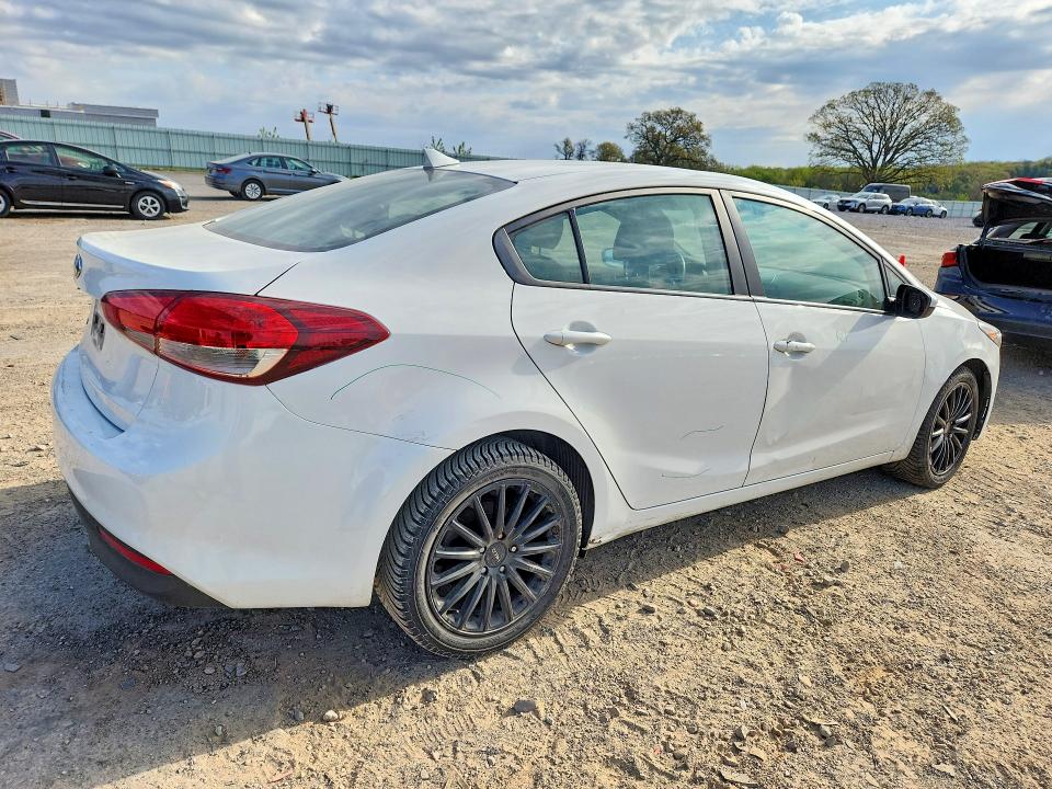 2017 Kia Forte მანქანა იყიდება აუქციონზე, vin: 3KPFK4A71HE035804, აუქციონის ნომერი: 52417956