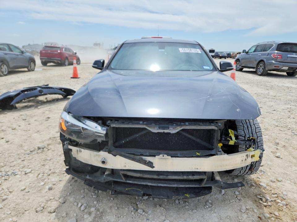 55158126 :رقم المزاد ، WBA8E1G55GNT38371 vin ، 2016 Bmw 320 مزاد بيع