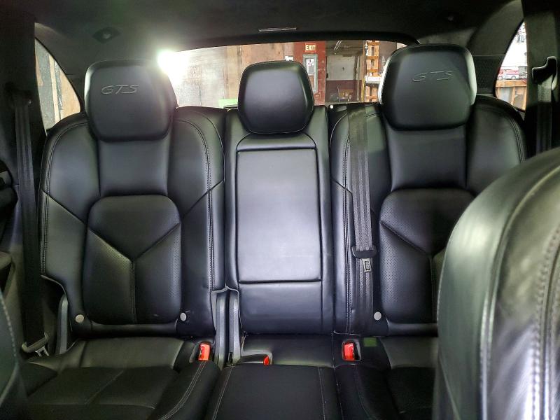 54097886 :رقم المزاد ، WP1AD2A27JLA80755 vin ، 2018 Porsche Cayenne مزاد بيع