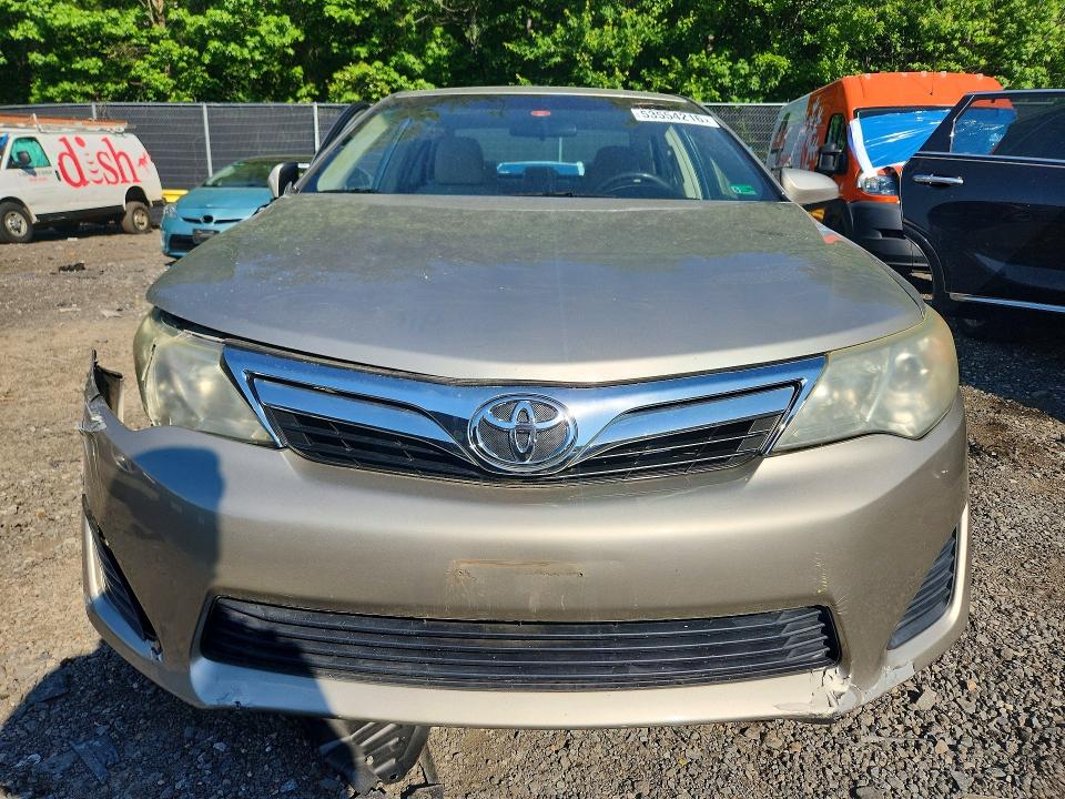53554216 :رقم المزاد ، 4T4BF1FK8ER390255 vin ، 2014 Toyota Camry مزاد بيع