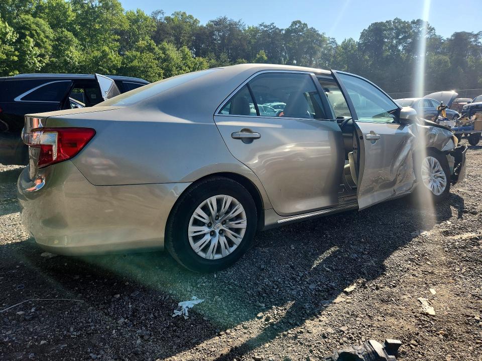 53554216 :رقم المزاد ، 4T4BF1FK8ER390255 vin ، 2014 Toyota Camry مزاد بيع