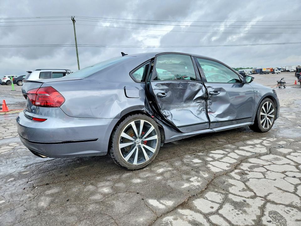 53959296 :رقم المزاد ، 1VWJM7A30JC038741 vin ، 2018 Volkswagen Passat مزاد بيع