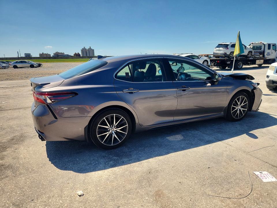 51784206 :رقم المزاد ، 4T1T11AKXPU763061 vin ، 2023 Toyota Camry مزاد بيع