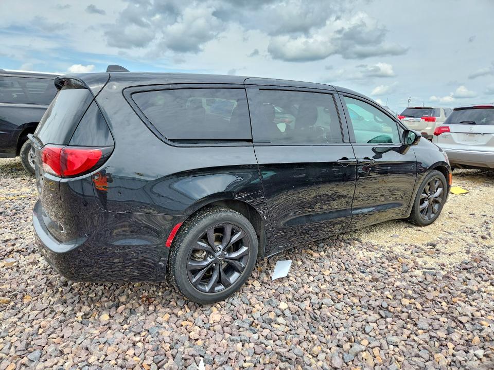 54677276 :رقم المزاد ، 2C4RC1FG6KR698437 vin ، 2019 Chrysler Pacifica مزاد بيع
