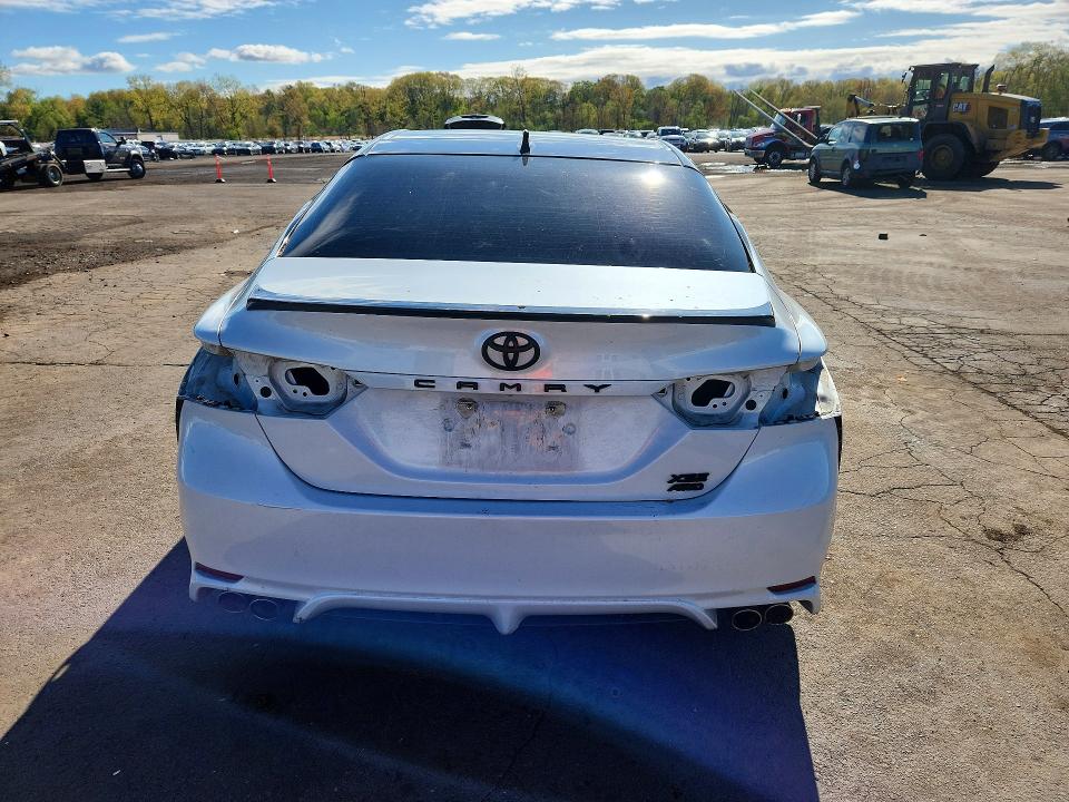 51906796 :رقم المزاد ، 4T1K61BK9MU035531 vin ، 2021 Toyota Camry مزاد بيع
