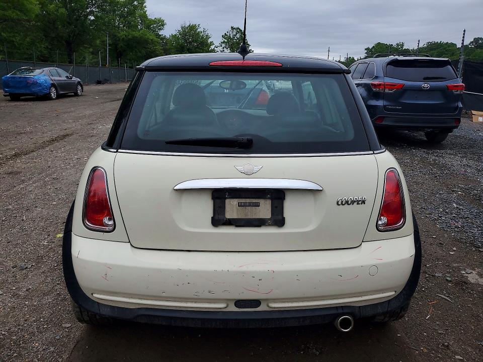 2006 Mini Cooper მანქანა იყიდება აუქციონზე, vin: WMWRC33546TJ78330, აუქციონის ნომერი: 53665346