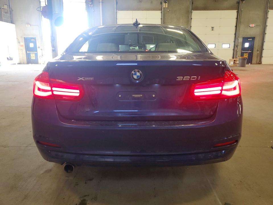 53089836 :رقم المزاد ، WBA8A3C59JA487068 vin ، 2018 Bmw 320 مزاد بيع