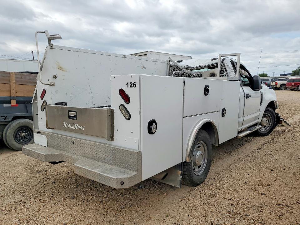 52385636 :رقم المزاد ، 1FDBF3E6XMEC33815 vin ، 2021 Ford F350 مزاد بيع