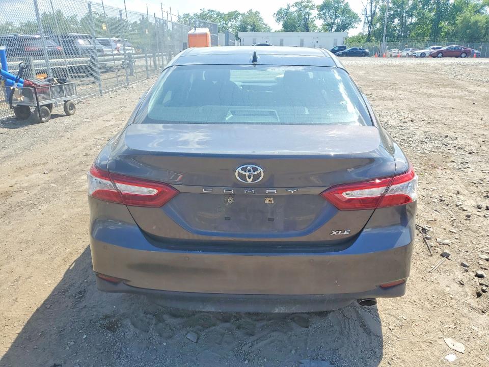 2018 Toyota Camry მანქანა იყიდება აუქციონზე, vin: 4T1B11HK7JU021919, აუქციონის ნომერი: 54051286