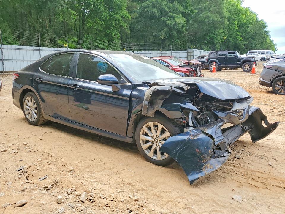 54767216 :رقم المزاد ، 4T1B11HKXJU659095 vin ، 2018 Toyota Camry مزاد بيع