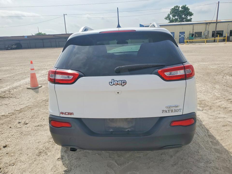 51854736 :رقم المزاد ، 1C4PJLCB5JD519274 vin ، 2018 Jeep Cherokee مزاد بيع