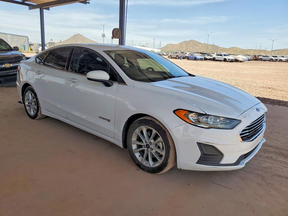 54264926 :رقم المزاد ، 3FA6P0LU4KR188728 vin ، 2019 Ford Fusion مزاد بيع
