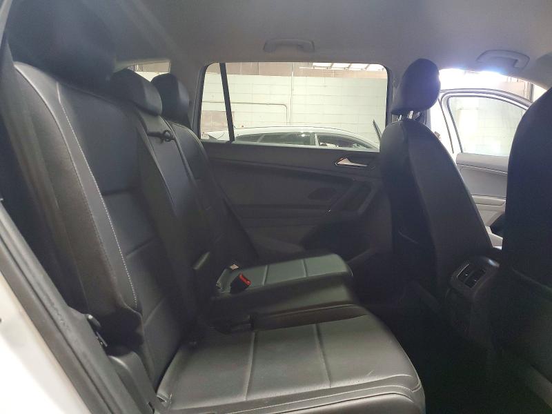 Продажа на аукционе авто 2018 Volkswagen Tiguan, vin: 3VV2B7AX6JM100224, номер лота: 53264536
