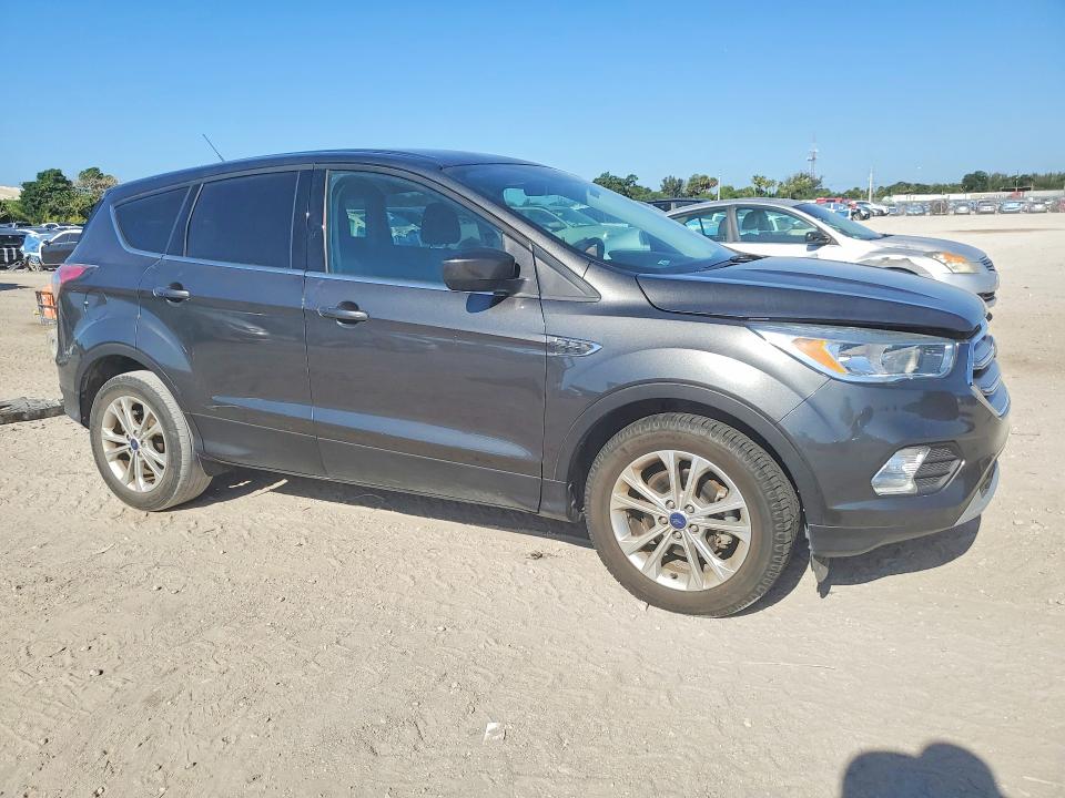 2017 Ford Escape მანქანა იყიდება აუქციონზე, vin: 1FMCU0GD2HUA19966, აუქციონის ნომერი: 52850086