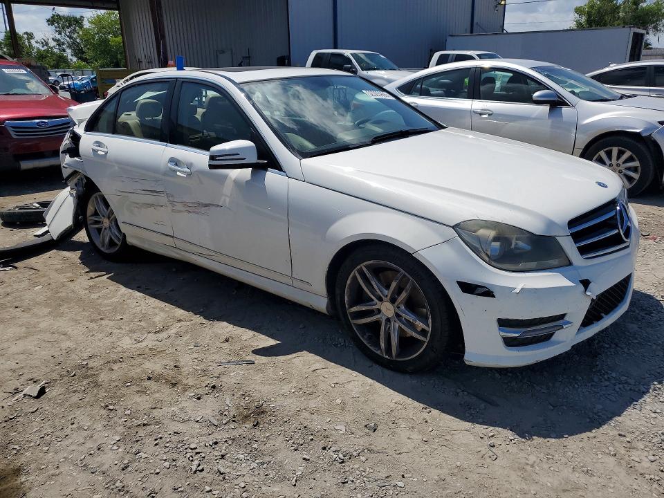 Продажа на аукционе авто 2014 Mercedes-benz C, vin: WDDGF8AB1EA954887, номер лота: 52305986