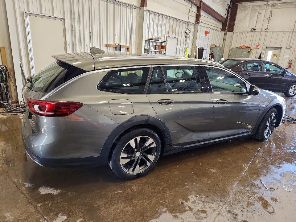 Auction sale of the 2018 Buick Regal Tourx, vin: W04GV8SX7J1174257, lot number: 52503686