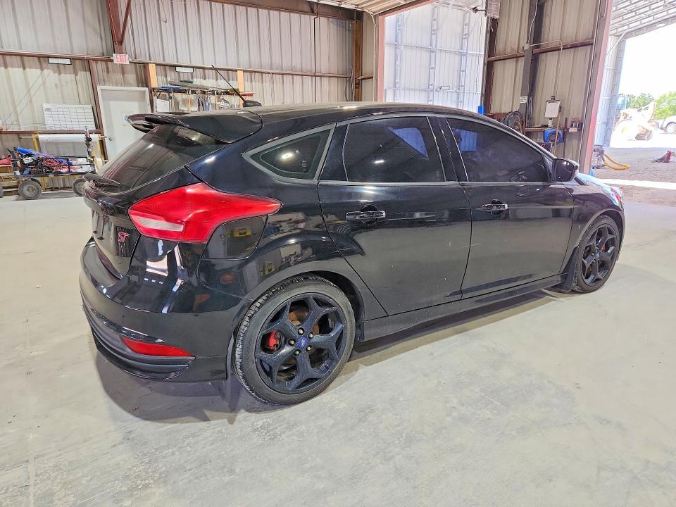 53627056 :رقم المزاد ، 1FADP3L92JL223431 vin ، 2018 Ford Focus مزاد بيع