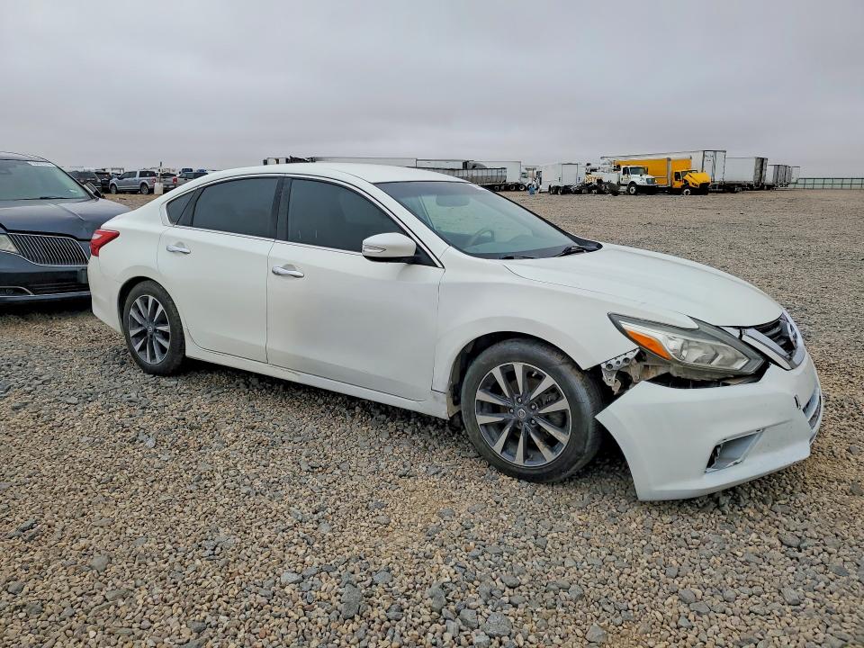 Продажа на аукционе авто 2017 Nissan Altima, vin: 1N4AL3AP0HC161456, номер лота: 53026196