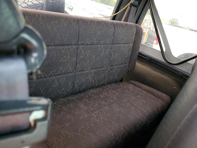 52049136 :رقم المزاد ، 1J4FA39SX2P746103 vin ، 2002 Jeep Wrangler / Tj مزاد بيع