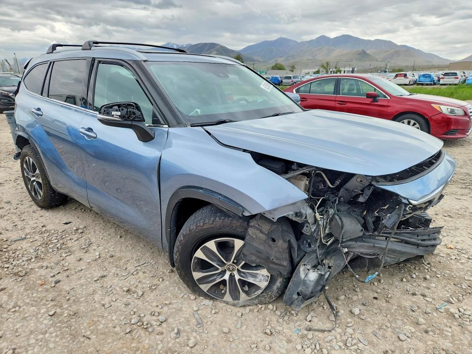 Продажа на аукционе авто 2022 Toyota Highlander, vin: 5TDHZRBH9NS166716, номер лота: 52266986