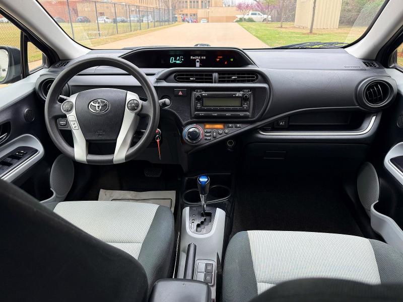 54074426 :رقم المزاد ، JTDKDTB39E1572823 vin ، 2014 Toyota Prius C مزاد بيع