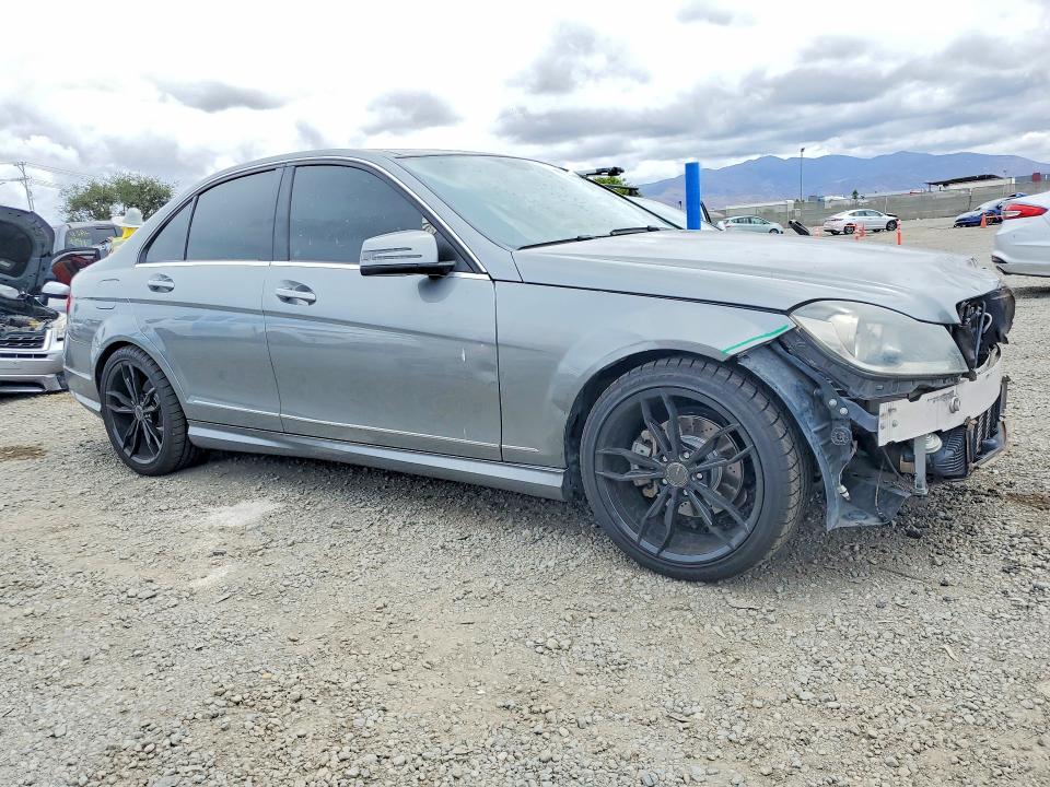 Продажа на аукционе авто 2013 Mercedes-benz C, vin: WDDGF4HB8DR281983, номер лота: 52057296