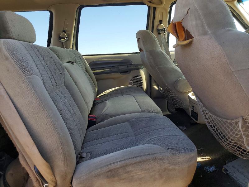 2000 Ford Excursion მანქანა იყიდება აუქციონზე, vin: 1FMNU40L3YEC37832, აუქციონის ნომერი: 52192046