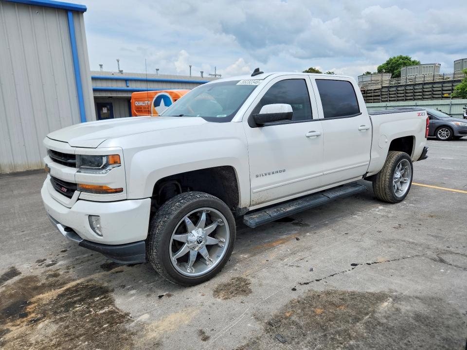 Продаж на аукціоні авто 2018 Chevrolet Silverado, vin: 3GCUKRECXJG139407, номер лоту: 55232346
